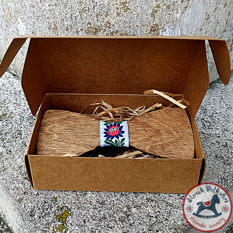 Wooden bow tie 1