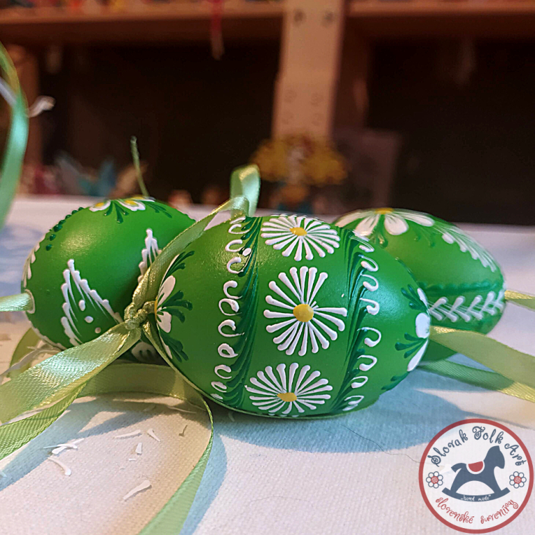 Waxy Easter egg (light green)