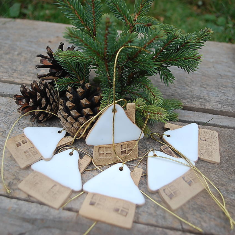 VIanočná ozdôbka biely domček